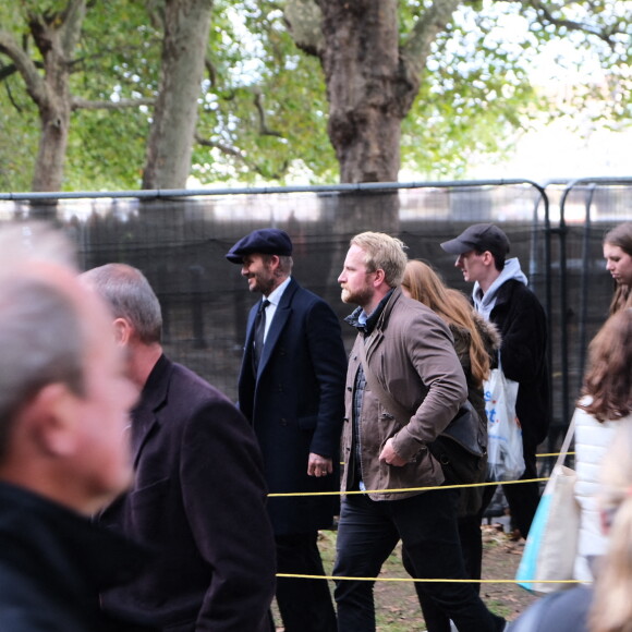 David Beckham vient rendre un hommage à la reine Elizabeth II d'Angleterre à Westminster Hall à Londres, le le 16 septembre 2022. L'ancien footballeur attend son tour dans la file d'attente au milieu des Britanniques et des touristes. Les funérailles de la souveraine se dérouleront le 19 septembre 2022.