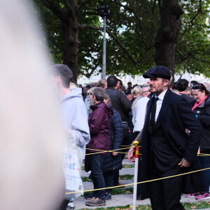 David Beckham vient rendre un hommage à la reine Elizabeth II d'Angleterre à Westminster Hall à Londres, le le 16 septembre 2022. L'ancien footballeur attend son tour dans la file d'attente au milieu des Britanniques et des touristes. Les funérailles de la souveraine se dérouleront le 19 septembre 2022.