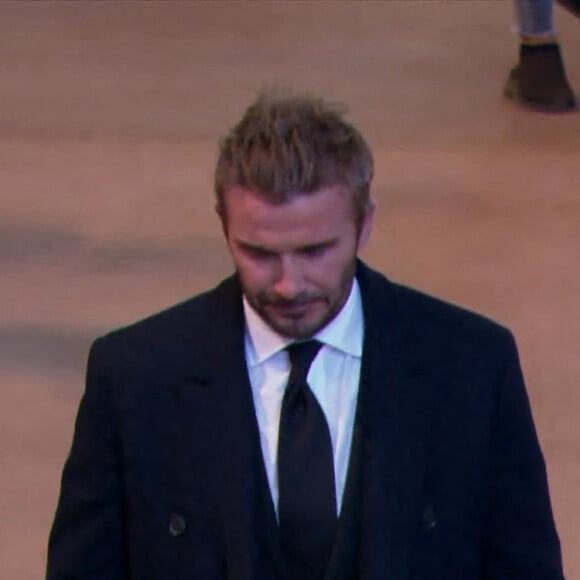 David Beckham rend un dernier hommage à la reine Elizabeth II d'Angleterre à Westminster Hall à Londres, le le 16 septembre 2022. L'ancien footballeur a attendu son tour dans la file d'attente au milieu des Britanniques et des touristes. Les funérailles de la souveraine se dérouleront le 19 septembre 2022. 