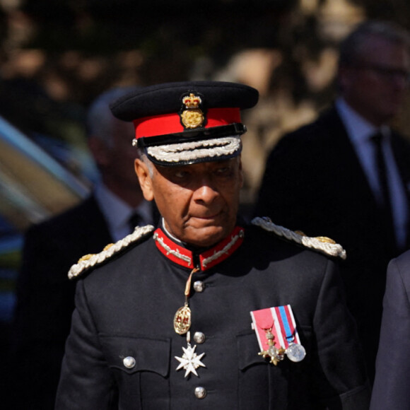 Le roi Charles III d'Angleterre, arrive pour une visite à la salle des opérations spéciales du Metropolitan Police Service (SOR) Lambeth HQ, dans le sud de Londres, Royaume Uni, le 17 septembre 2022, pour remercier les travailleurs des services d'urgence pour leur travail et leur soutien avant les funérailles de la reine Elizabeth II. 