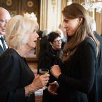 Kate Middleton : Look 100% noir et rivière de perles... Pour son 1er dîner officiel, la princesse éblouit
