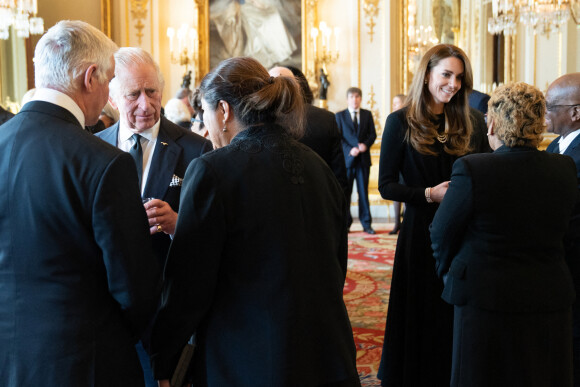 Le roi Charles III d'Angleterre, Catherine (Kate) Middleton, princesse de Galles - La famille royale d'Angleterre reçoit les gouverneurs généraux des nations du Commonwealth lors d'un déjeuner au palais de Buckingham à Londres, le 17 septembre 2022. 
