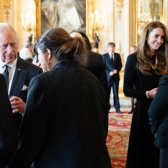 Le roi Charles III d'Angleterre, Catherine (Kate) Middleton, princesse de Galles - La famille royale d'Angleterre reçoit les gouverneurs généraux des nations du Commonwealth lors d'un déjeuner au palais de Buckingham à Londres, le 17 septembre 2022. 