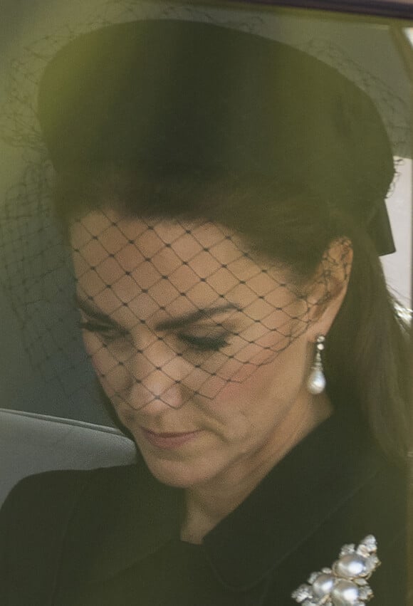 Catherine Kate Middleton, princesse de Galles. - Procession cérémonielle du cercueil de la reine Elisabeth II du palais de Buckingham à Westminster Hall à Londres le 14 septembre 2022. © Photoshot / Panoramic / Bestimage 