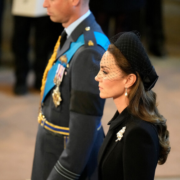 Le prince de Galles William, Kate Catherine Middleton, princesse de Galles - Intérieur - Procession cérémonielle du cercueil de la reine Elisabeth II du palais de Buckingham à Westminster Hall à Londres. Le 14 septembre 2022 