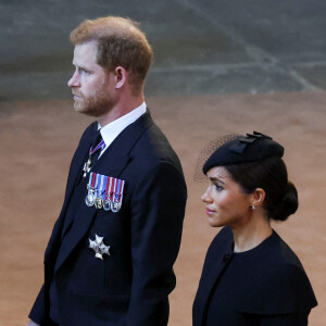 Le prince Harry, duc de Sussex, Meghan Markle, duchesse de Sussex - Intérieur - Procession cérémonielle du cercueil de la reine Elisabeth II du palais de Buckingham à Westminster Hall à Londres. 