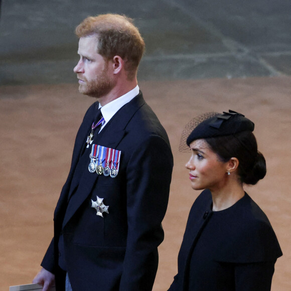 Le prince Harry, duc de Sussex, Meghan Markle, duchesse de Sussex - Intérieur - Procession cérémonielle du cercueil de la reine Elisabeth II du palais de Buckingham à Westminster Hall à Londres. 