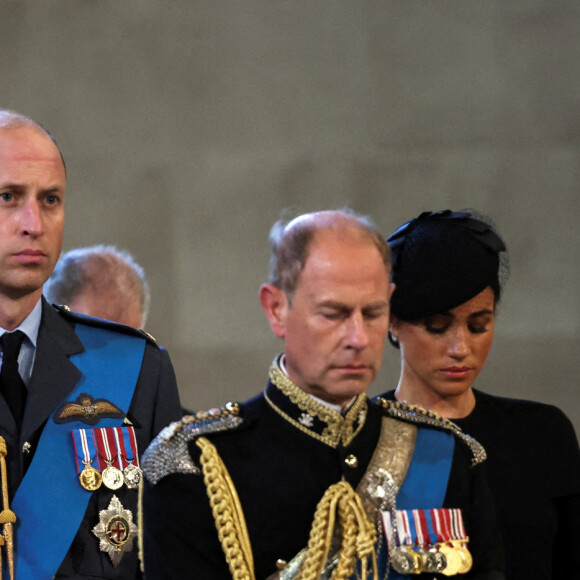 Le prince Edward, comte de Wessex, le prince de Galles William, Kate Catherine Middleton, princesse de Galles, le prince Harry, duc de Sussex, Meghan Markle, duchesse de Sussex - Intérieur - Procession cérémonielle du cercueil de la reine Elisabeth II du palais de Buckingham à Westminster Hall à Londres. Le 14 septembre 2022 