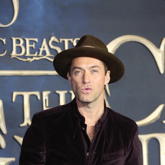 Jude Law à la première première du film "Les animaux fantastiques : Les crimes de Grindelwald" à Londres le 13 novembre 2018.