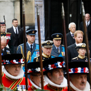 Le prince de Galles William, le prince Harry, duc de Sussex, le roi Charles III d'Angleterre et la princesse Anne - Arrivées au service funéraire à l'Abbaye de Westminster pour les funérailles d'Etat de la reine Elizabeth II d'Angleterre le 19 septembre 2022. © Tristan Fewings / PA via Bestimage