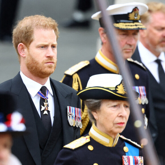 Le prince Harry, duc de Sussex, Timothy Laurence et La princesse Anne - Arrivées au service funéraire à l'Abbaye de Westminster pour les funérailles d'Etat de la reine Elizabeth II d'Angleterre le 19 septembre 2022. © Hannah McKay / PA via Bestimage