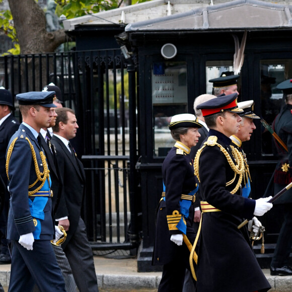 Le prince de Galles William, le prince Harry, duc de Sussex, Peter Phillips, le roi Charles III d'Angleterre - Arrivées au service funéraire à l'Abbaye de Westminster pour les funérailles d'Etat de la reine Elizabeth II d'Angleterre le 19 septembre 2022. © Yui Mok / PA via Bestimage