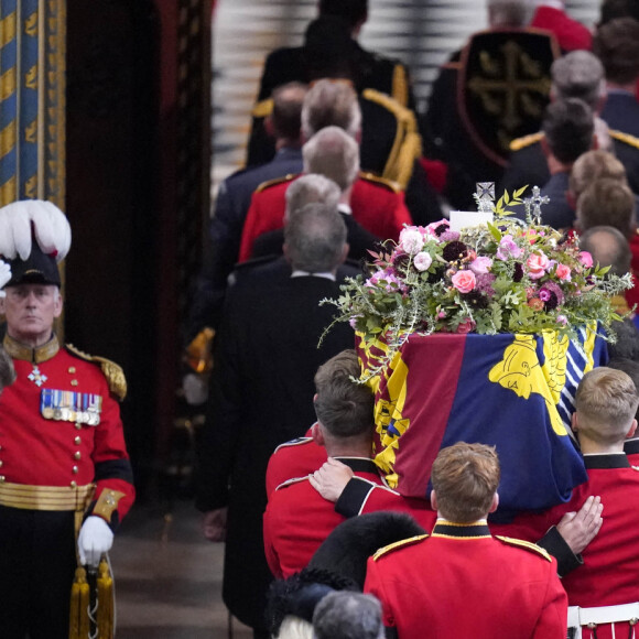 Le président français Emmanuel Macron et sa femme Brigitte - Service funéraire à l'Abbaye de Westminster pour les funérailles d'Etat de la reine Elizabeth II d'Angleterre. Le 19 septembre 2022 © Danny Lawson / PA via Bestimage