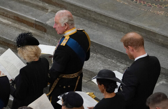 Le roi Charles III d'Angleterre, le prince Harry, duc de Sussex - Service funéraire à l'Abbaye de Westminster pour les funérailles d'Etat de la reine Elizabeth II d'Angleterre. Le 19 septembre 2022 © Gareth Fuller / PA via Bestimage