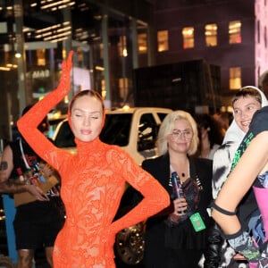 Candice Swanepoel au défilé "Vogue" lors de la Fashion Week de New York (NYFW), le 12 septembre 2022. 