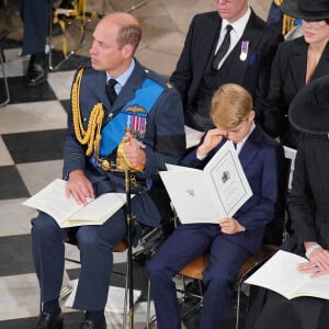 le prince de Galles William, le prince George, Kate Catherine Middleton, princesse de Galles, la princesse Charlotte, Sarah Ferguson, duchesse d'York - Service funéraire à l'Abbaye de Westminster pour les funérailles d'Etat de la reine Elizabeth II d'Angleterre. Le 19 septembre 2022 © Dominic Lipinski / PA via Bestimage 