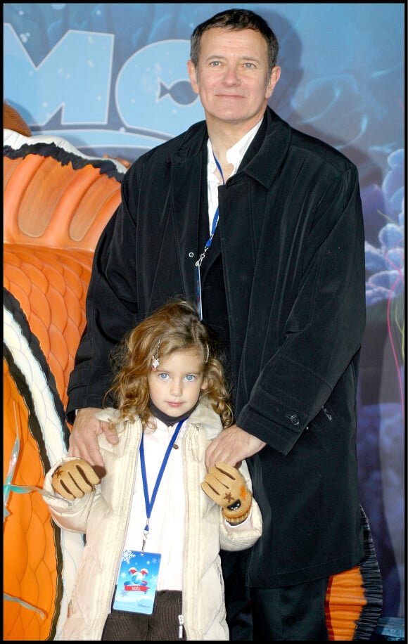 Francis Huster & sa fille Elisa a l'avant premiere du film ' Nemo ' a Eurodisney .