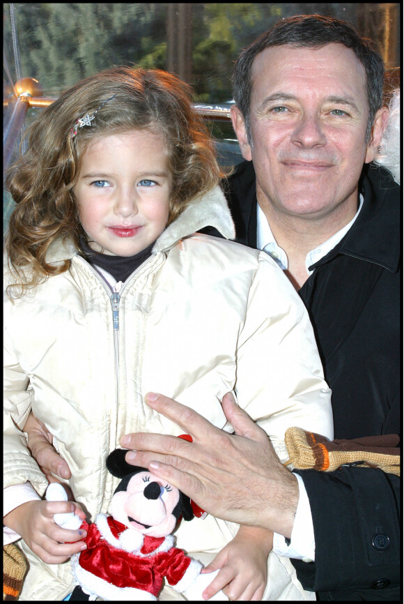 Archives - Francis Huster et sa fille Elisa pour celebrer le Noel d'Eurodisney a DisneyLand Paris .