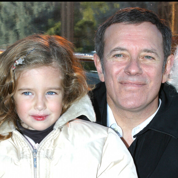 Archives - Francis Huster et sa fille Elisa pour celebrer le Noel d'Eurodisney a DisneyLand Paris .