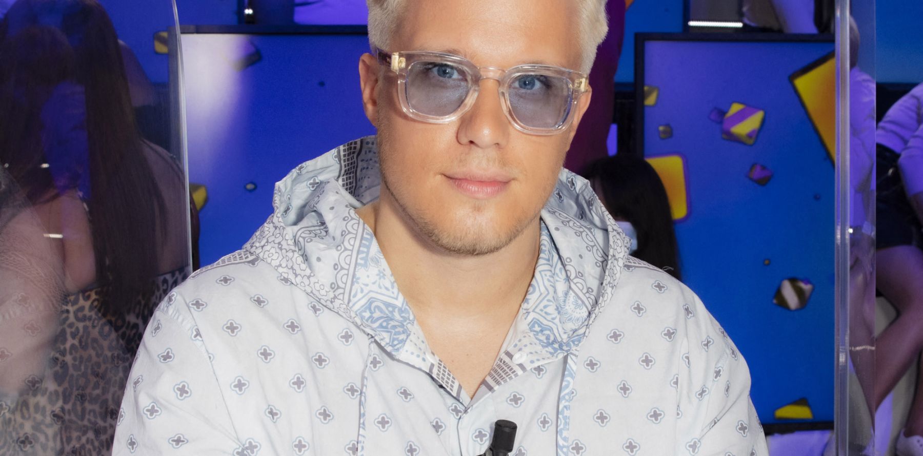 Lunette De Soleil Guillaume Genton Guillaume Genton méconnaissable dans un télé-crochet : photos étonnantes de  lui à ses débuts - Purepeople