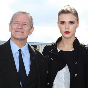 Francis Huster et Gaia Weiss à Paris.