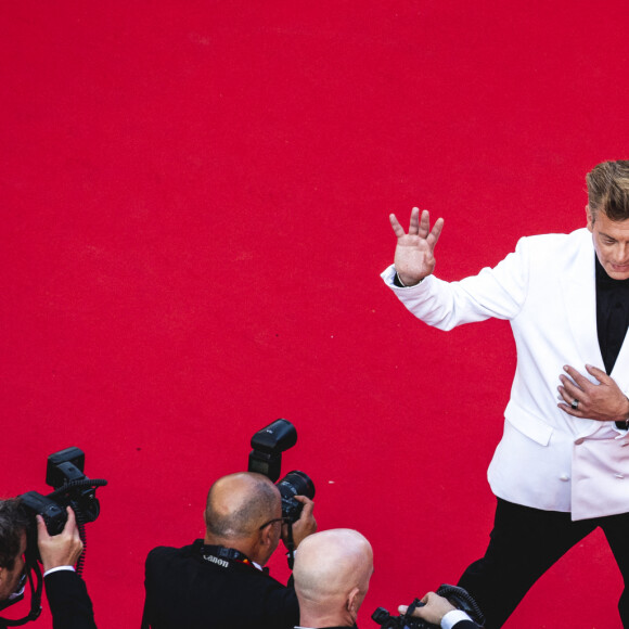 Benjamin Biolay (membre du jury Un Certain Regard) - Montée des marches du film "Coupez !" pour la cérémonie d'ouverture du 75ème Festival International du Film de Cannes. Le 17 mai 2022 © Pool / Bestimage 