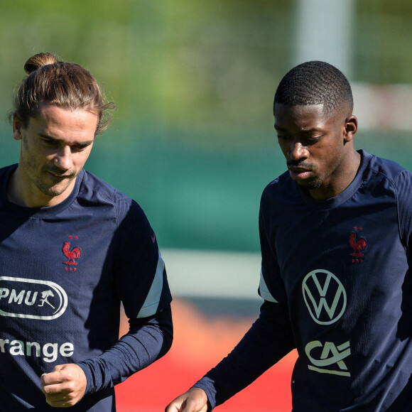 Antoine Griezmann ( France ) - Ousmane Dembele ( France ) - lors de l'entrainement de l'équipe de France au centre National du Football de Clairefontaine-en-Yvelines, France, le 28 mai 2021, dans le cadre de la préparation de l'équipe de France pour l'Euro 2020. La France disputera un match amical contre le Pays de Galles le 2 juin et contre la Bulgarie le 8 juin. © Federico Pestellini/Panoramic/Bestimage
