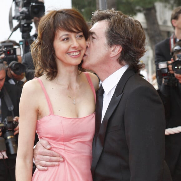 François Cluzet et sa femme Valérie Bonneton - Montée des marches du film "A l'origine", au 62e Festival du film de Cannes.