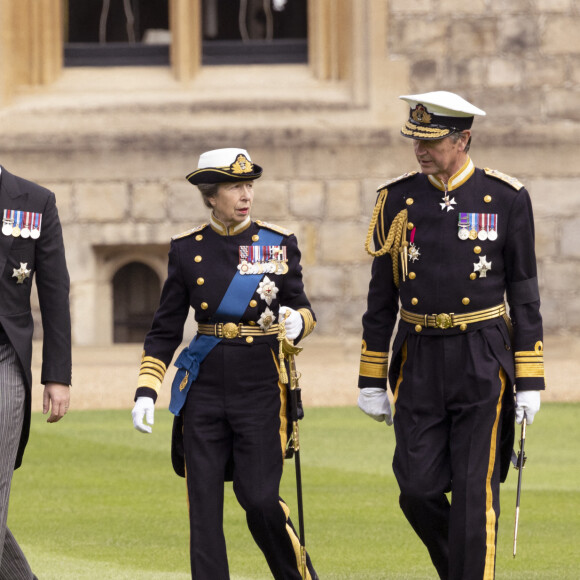 Le prince Harry, duc de Sussex, La princesse Anne,Timothy Laurence (Tim) - Procession pédestre des membres de la famille royale depuis la grande cour du château de Windsor (le Quadrangle) jusqu'à la Chapelle Saint-Georges, où se tiendra la cérémonie funèbre des funérailles d'Etat de reine Elizabeth II d'Angleterre. Windsor, le 19 septembre 2022 