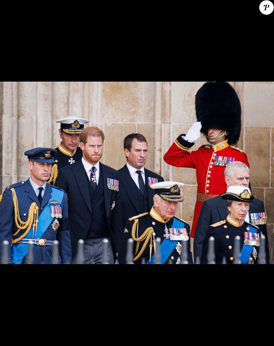 Le prince William, prince de Galles, Timothy Laurence, Le prince Harry, duc de Sussex, Peter Phillips, Le prince Andrew, duc d'York, Le roi Charles III d'Angleterre, le prince Edward, comte de Wessex et La princesse Anne - Funérailles d'Etat de la reine Elizabeth II d'Angleterre, à Londres, Royaume Uni, le 19 septembnre 2022.