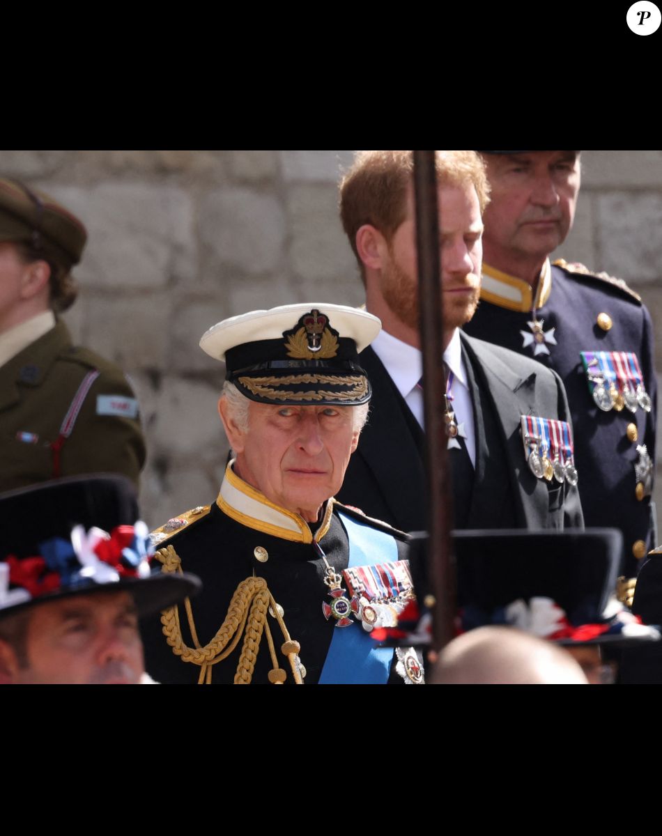 Le roi Charles III d'Angleterre, le prince Harry, duc de Sussex - Sorties du service funéraire à l'Abbaye de Westminster pour les funérailles d'Etat de la reine Elizabeth II d'Angleterre. Le 19 septembre 2022