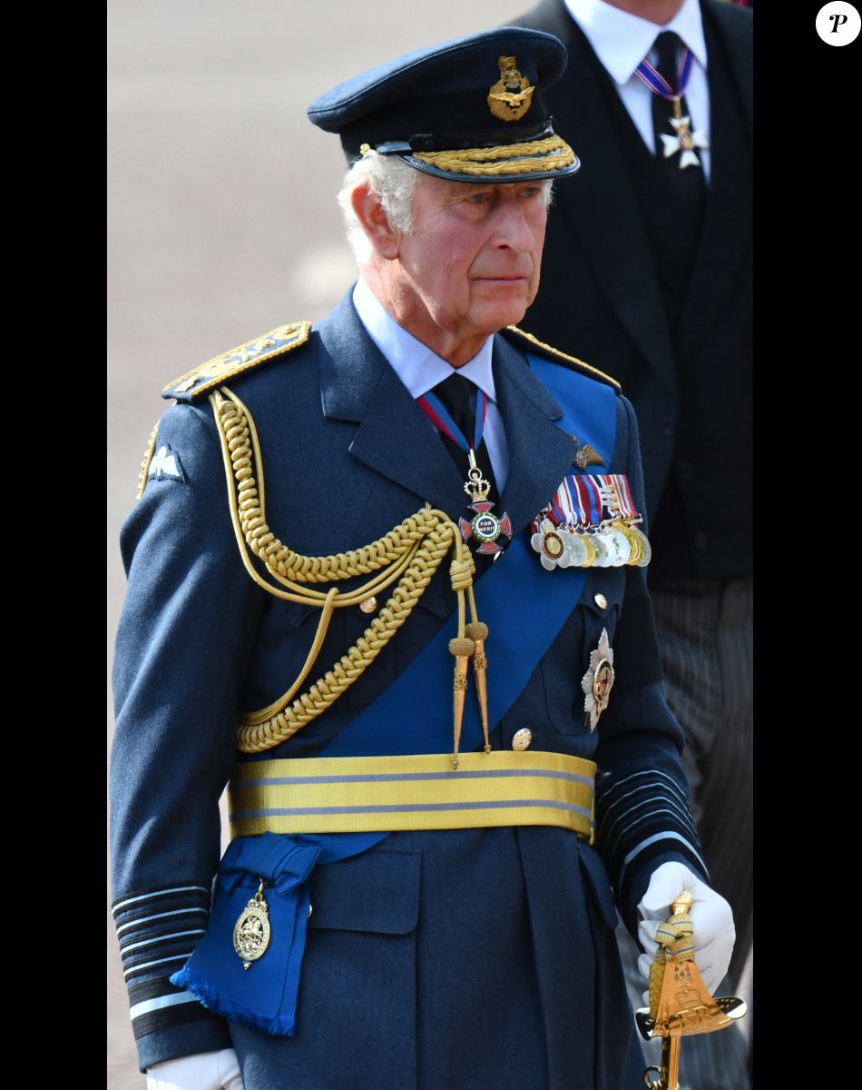 Le roi Charles III d'Angleterre - Procession cérémonielle du cercueil de la reine Elisabeth II du palais de Buckingham à Westminster Hall à Londres, où les Britanniques et les touristes du monde entier pourront lui rendre hommage jusqu'à ses obsèques prévues le 19 septembre 2022. Le 14 septembre 2022.