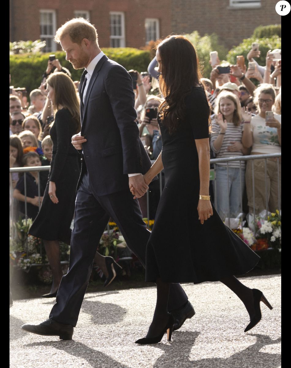 Le prince Harry, duc de Sussex, Meghan Markle, duchesse de Sussex devant le château de Windsor, suite au décès de la reine Elisabeth II d'Angleterre. Le 10 septembre 2022