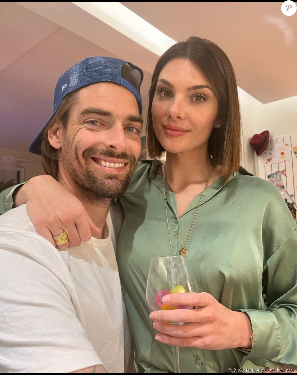 Camille Lacourt part en vacances avec Alice Detollenaere et leur famille.