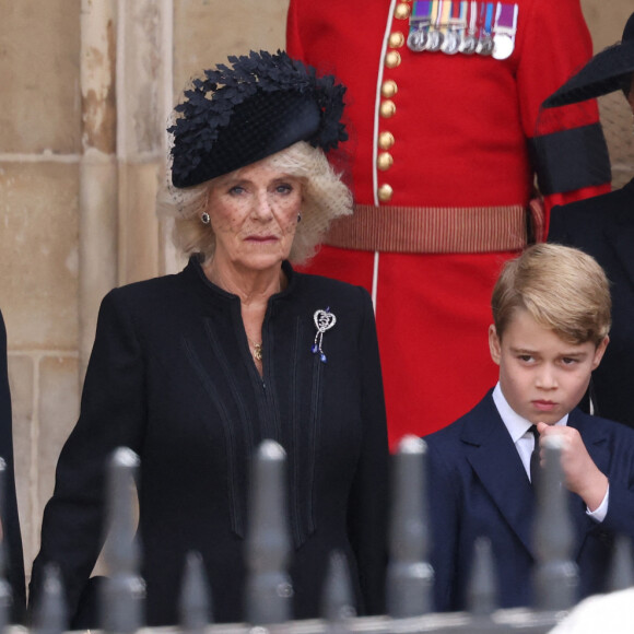 Meghan Markle, duchesse de Sussex, la reine consort Camilla Parker Bowles, le prince George, la princesse Charlotte et Kate Catherine Middleton, princesse de Galles - Sorties du service funéraire à l'Abbaye de Westminster pour les funérailles d'Etat de la reine Elizabeth II d'Angleterre le 19 septembre 2022. 