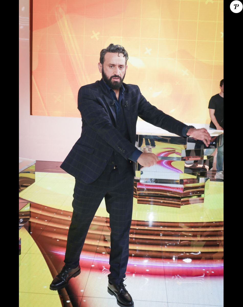 Exclusif - Cyril Hanouna - Sur le plateau de l'émission TPMP (Touche Pas à Mon Poste) présentée en direct par C.Hanouna et diffusée sur C8 - Paris le 20/09/2022 - © Jack Tribeca / Bestimage