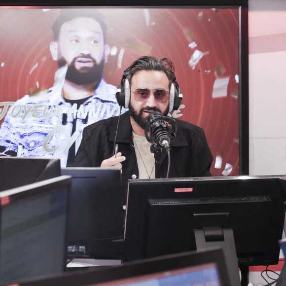 Cyril Hanouna - A l'occasion de son anniversaire Cyril Hanouna prend les commandes de l'émission "Morning Sans Filtre "sur Virgin Radio, aux cotés de l'équipe habituelle à Paris. © Jack Tribeca/Bestimage 