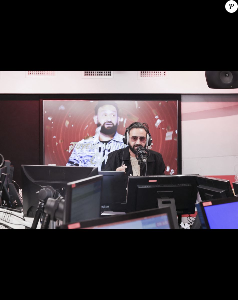 Cyril Hanouna - A l'occasion de son anniversaire Cyril Hanouna prend les commandes de l'émission "Morning Sans Filtre "sur Virgin Radio, aux cotés de l'équipe habituelle à Paris. © Jack Tribeca/Bestimage