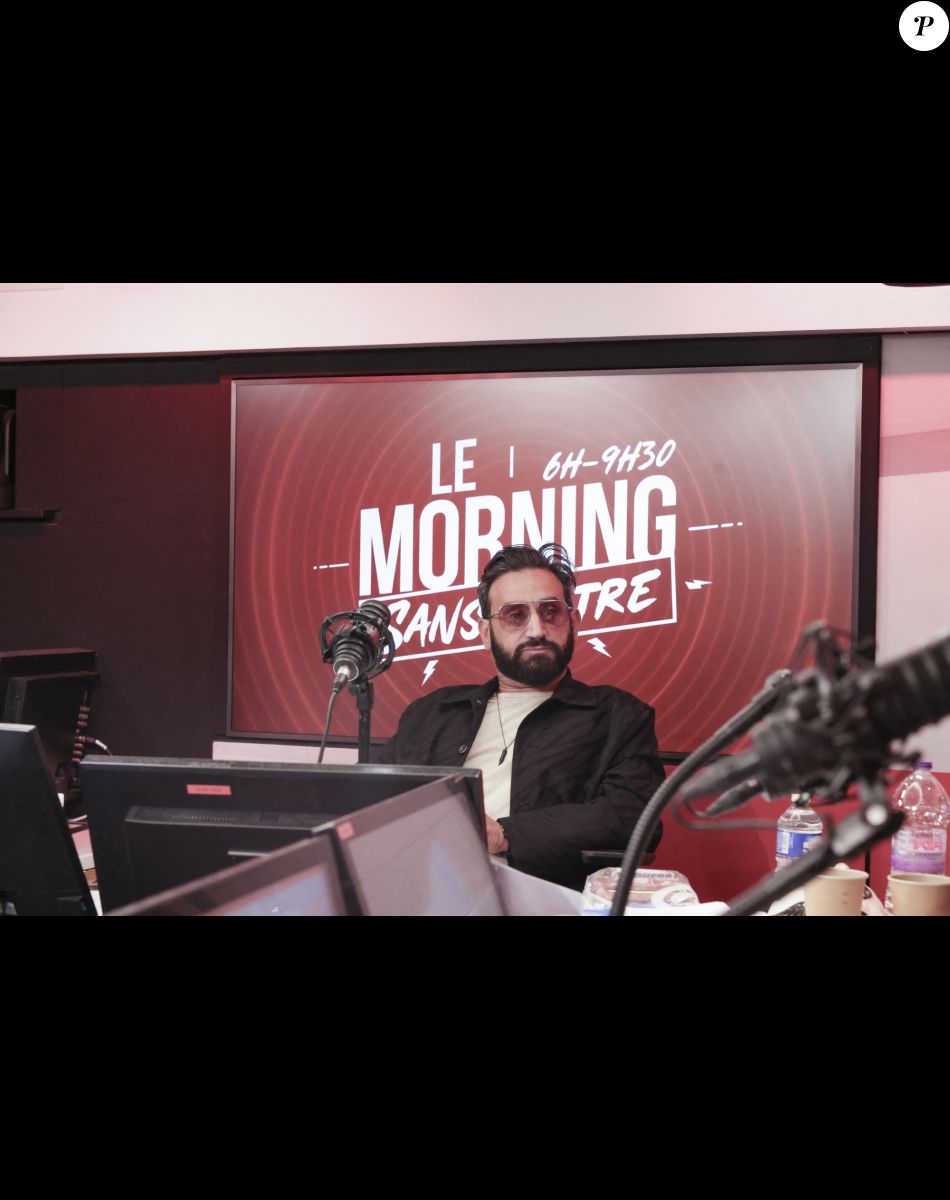 Cyril Hanouna - A l'occasion de son 48ème anniversaire Cyril Hanouna prend les commandes de l'émission "Morning Sans Filtre "sur Virgin Radio, aux cotés de l'équipe habituelle à Paris le 23 septembre 2022. © Jack Tribeca/Bestimage
