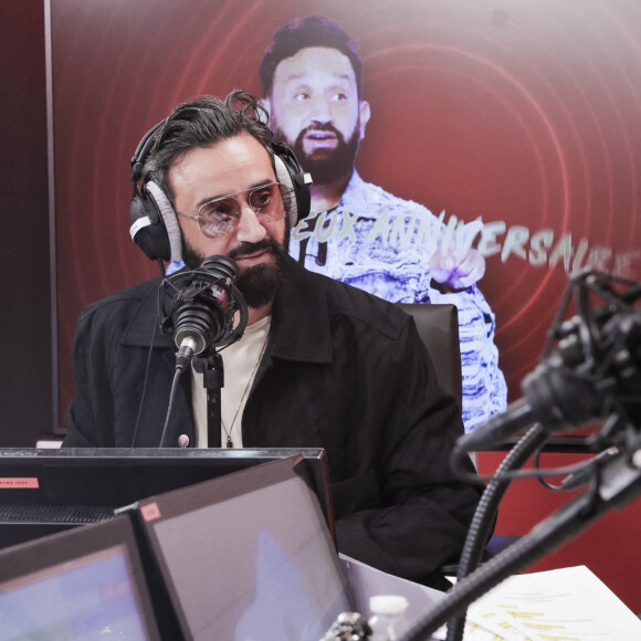 Cyril Hanouna - A l'occasion de son 48ème anniversaire Cyril Hanouna prend les commandes de l'émission "Morning Sans Filtre "sur Virgin Radio, aux cotés de l'équipe habituelle à Paris le 23 septembre 2022. © Jack Tribeca/Bestimage 