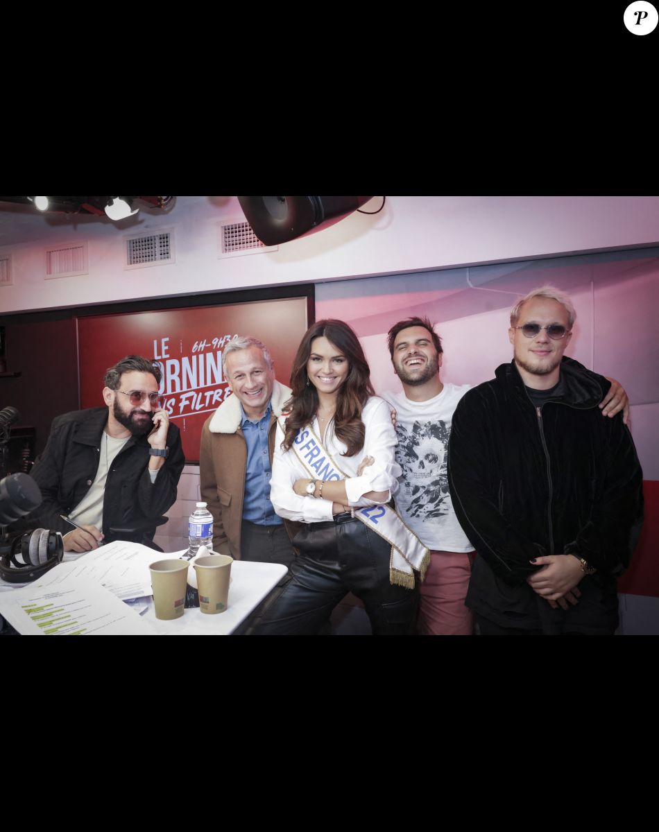 Cyril Hanouna, Lionel Stan (directeur général de H2O Productions), Diane Leyre (Miss France 2022), Fabien Delettres, Guillaume Genton - A l'occasion de son 48ème anniversaire Cyril Hanouna prend les commandes de l'émission "Morning Sans Filtre "sur Virgin Radio, aux cotés de l'équipe habituelle à Paris le 23 septembre 2022. © Jack Tribeca/Bestimage