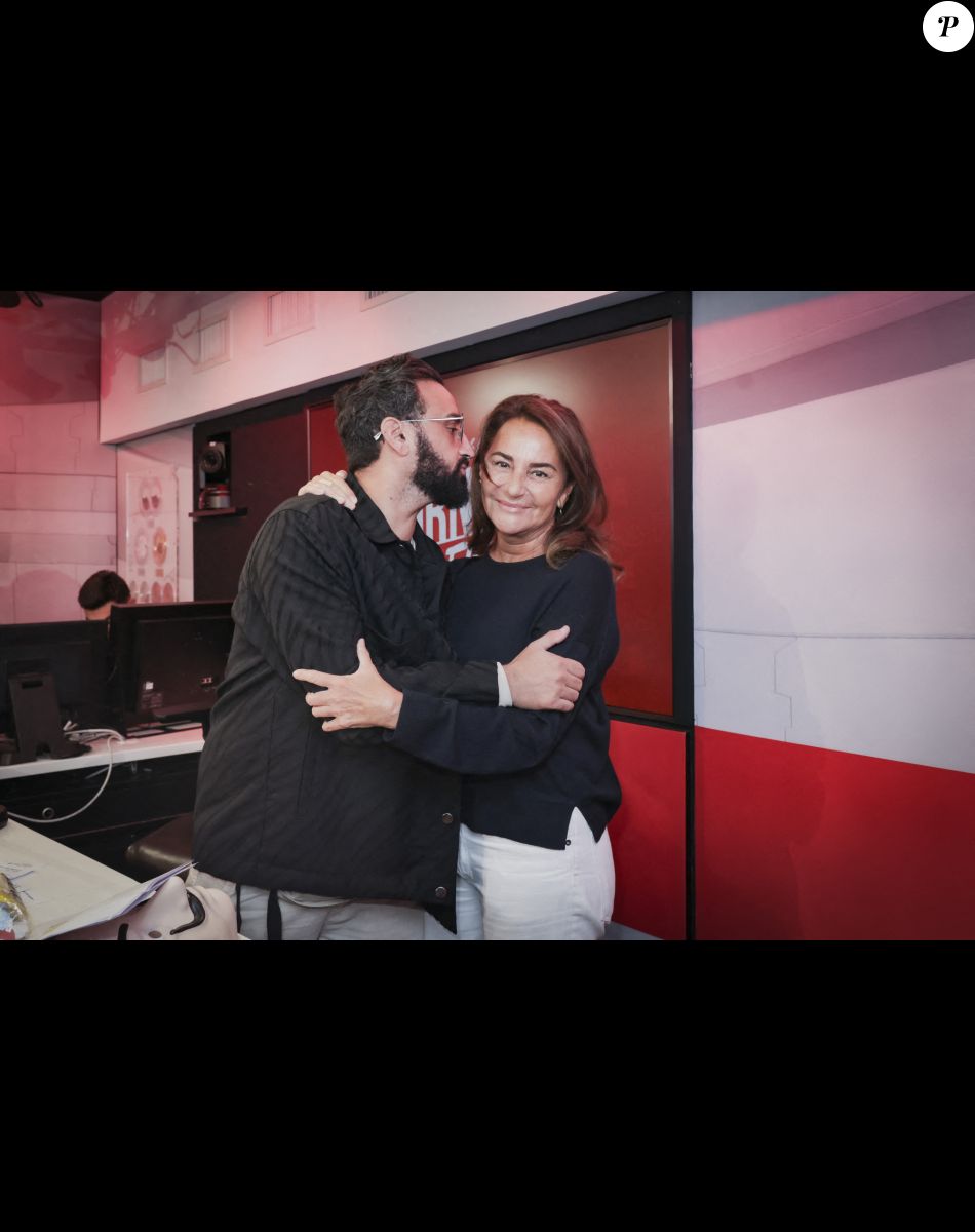 Exclusif - Cyril Hanouna, Constance Benqué (présidente de Lagardère News) - A l'occasion de son 48ème anniversaire Cyril Hanouna prend les commandes de l'émission "Morning Sans Filtre "sur Virgin Radio, aux cotés de l'équipe habituelle à Paris le 23 septembre 2022. © Jack Tribeca/Bestimage