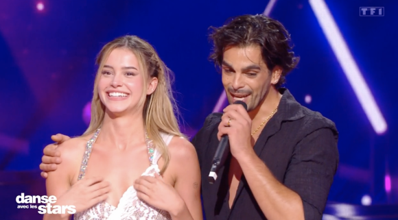 Léa Elui et Christophe Licata après leur prestation dans "Danse avec les stars" - TF1