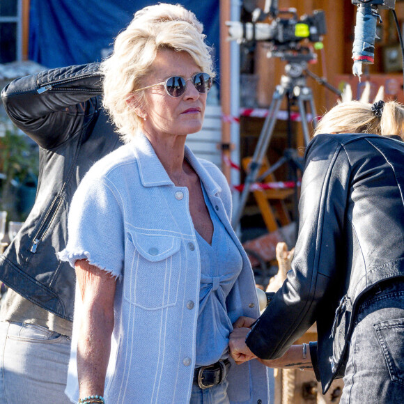 Sophie Davant sur le tournage de l'émission "Affaire conclue" aux Puces du Canal à Villeurbanne. © Sandrine Thesillat / Panoramic / Bestimage