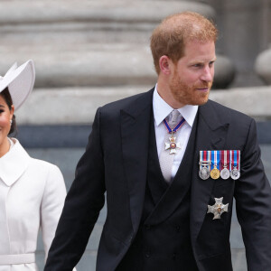 Le prince Harry, duc de Sussex, et Meghan Markle, duchesse de Sussex - Les membres de la famille royale et les invités à la sortie de la messe du jubilé, célébrée à la cathédrale Saint-Paul de Londres, Royaume Uni, le 3 juin 2022. 