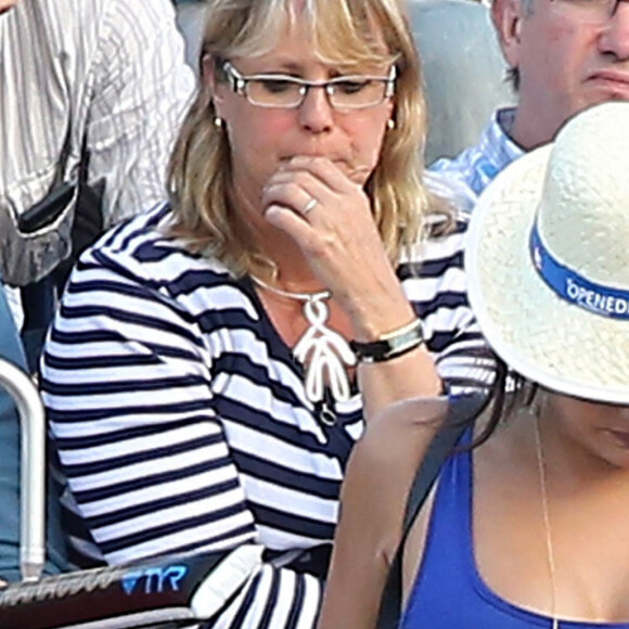 Valérie Bègue, enceinte de 6 mois, est venue soutenir Camille Lacourt qui participe à l'Open EDF de natation à Paris le 6 juillet 2012. 