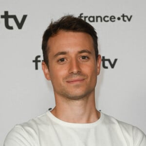 Hugo Clément au photocall pour la conférence de presse de rentrée de France TV à la Grande Halle de la Villette à Paris, France, le 6 juillet 2022. © Coadic Guirec/Bestimage