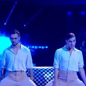 Billy Crawford et Fauve Hautot lors du troisième prime de "Danse avec les stars 2022", le 23 septembre, sur TF1