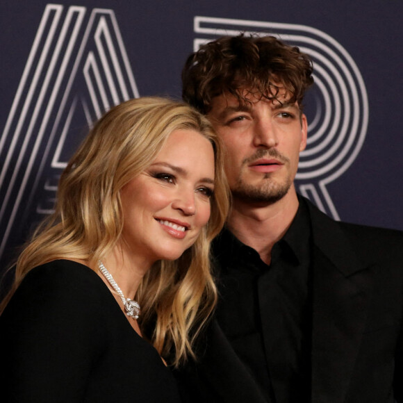 Virginie Efira et son compagnon Niels Schneider (en YSL) - Photocall de la 47ème édition de la cérémonie des César à l'Olympia à Paris, le 25 février 2022. © Borde-Jacovides/Bestimage 