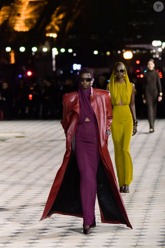Défilé Saint Laurent pour la collection printemps-été 2023 dans le cadre de la Fashion Week parisienne le 27 septembre 2022